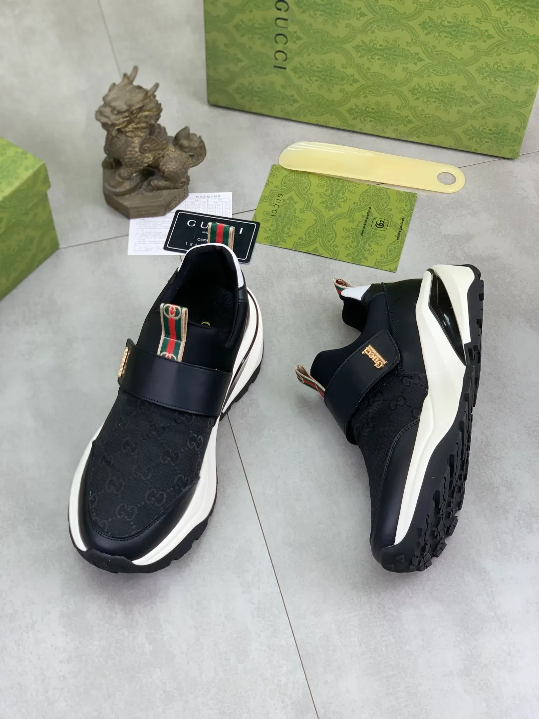 Men's Men's Shoes P440 💰[New Style] 🆘 The latest model from Gucci's official website🎁Classic casual and fashionable men's shoes👟Hot style💥The style is simple and elegant, exclusive for trendy men. Unique official website latest brand elements👑Gucci original decoration, fashionable and generous, the fabric is made of original soft calfskin➕Comfortable soft sheepskin lining ✅The official website specifies wear-resistant foam outsole_full of elasticity, classic model taken in real life🎬Color: 3️⃣colors available😍Number: 38-44